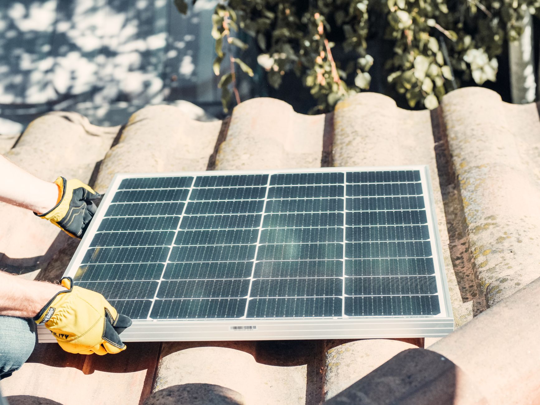 Installateur panneaux solaires équipe à Saint-Maur-des-Fossés